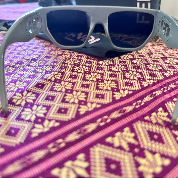 Fendi O\'Lock Gray Geometric Sunglasses- Excellent Condition! main image 7